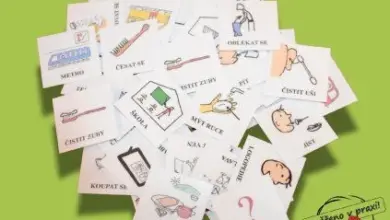 České kartičky s obrázky denního režimu pro učení se jazyka.