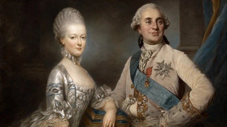 Portrét Marie Antoinetty a krále Ludvíka XVI. v historickém oděvu.