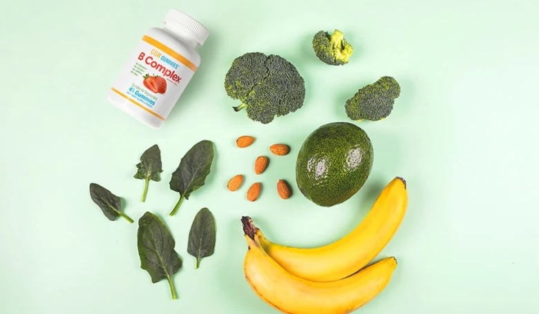 Přirozené zdroje vitamínu B: špenát, brokolice, avokádo, banány.