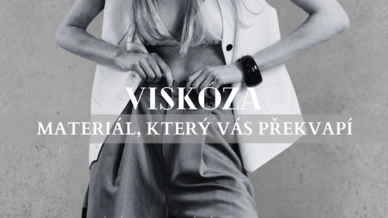 Žena v šatě z viskózy ukazuje elegantní texturu látky.