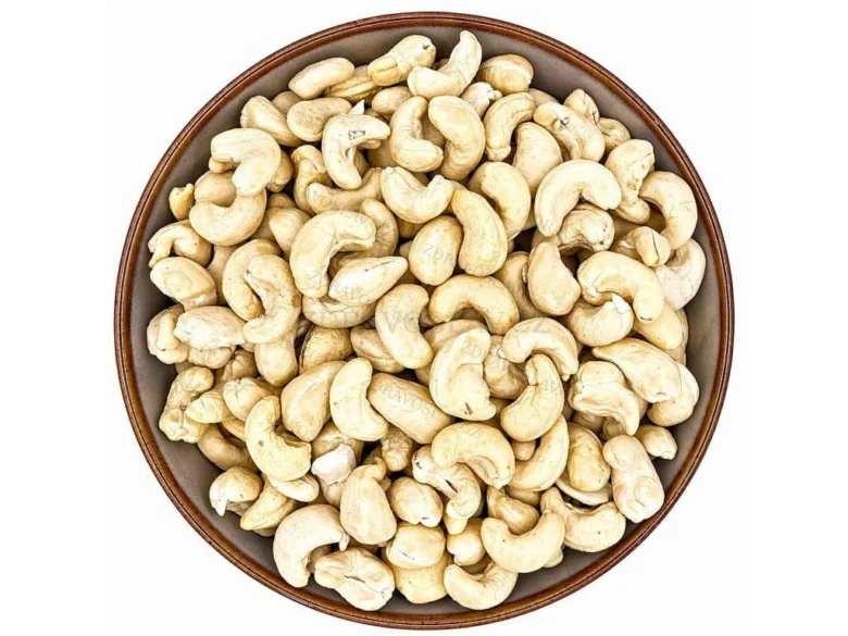 Cashew nuts in a bowl