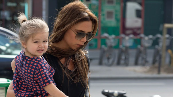 Victoria Beckham s dcerou Harper na ulici.