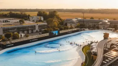 Artificial wave pool with surfers