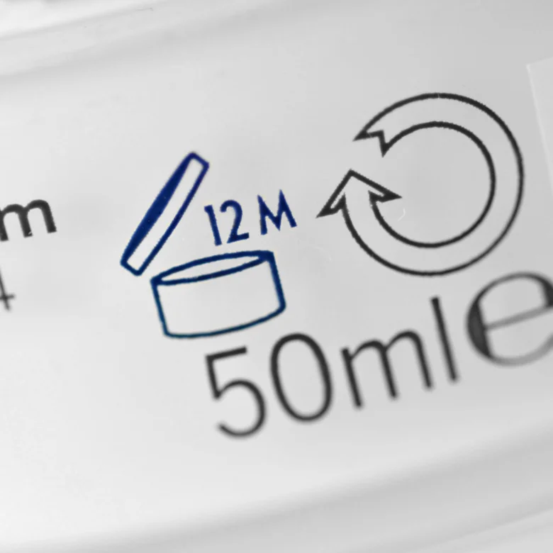 Značka trvanlivosti produktu na obalu s objemem 50 ml