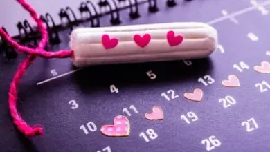 Tampon s srdíčky na kalendáři menstruace