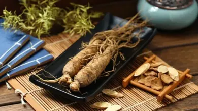 Ginseng roots and slices