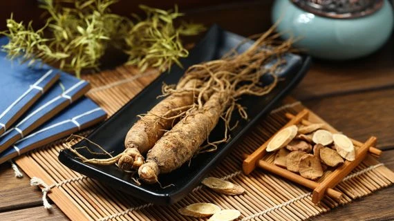 Ginseng roots and slices